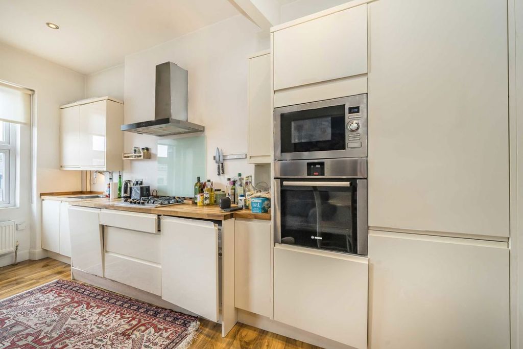 Property photo 3 of 4