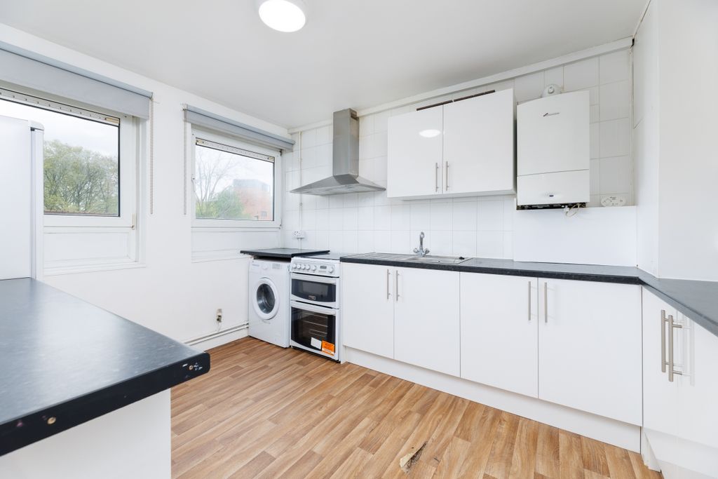 Property photo 2 of 11 Stangate 8 (01 Of...