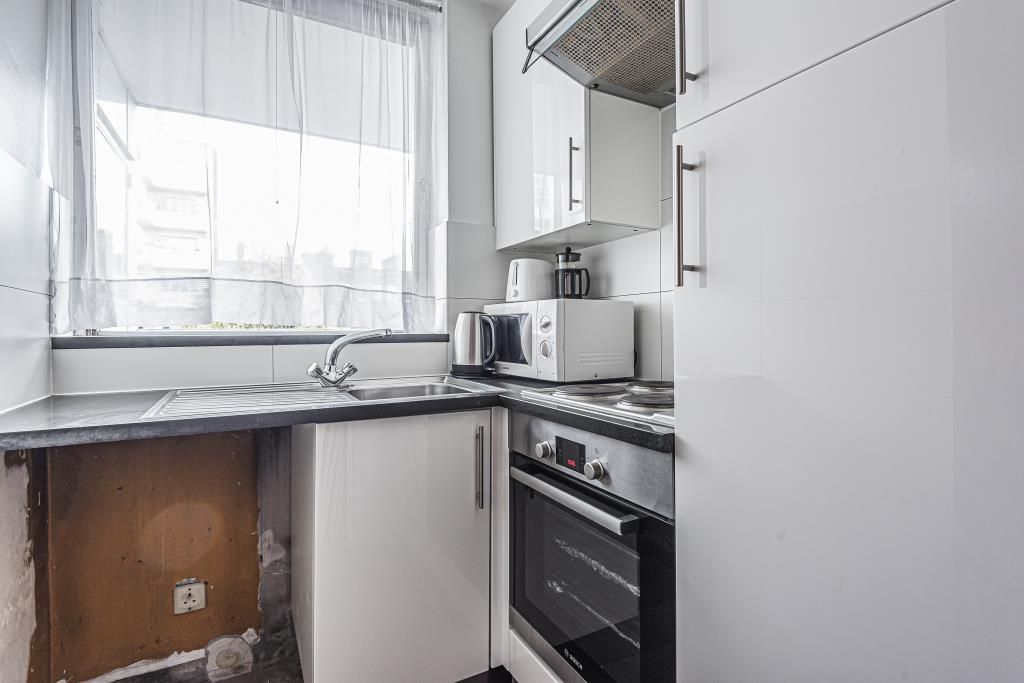 Property photo 3 of 10 Kitchen