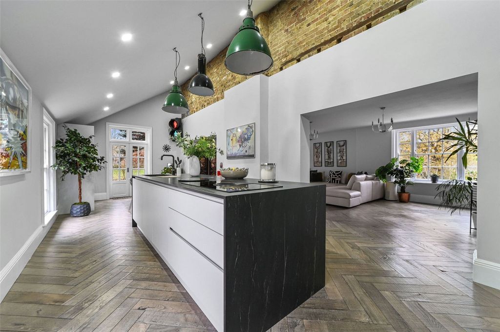 Property photo 2 of 56 Picture No. 25