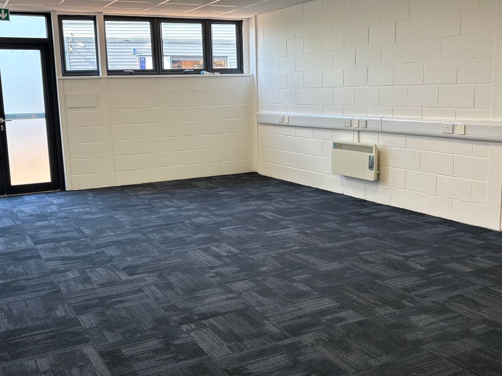 Property photo 3 of 12 D7 To Let