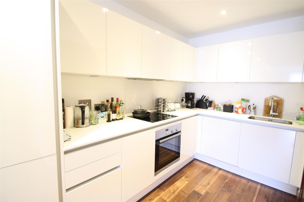 Property photo 2 of 9 Kitchen