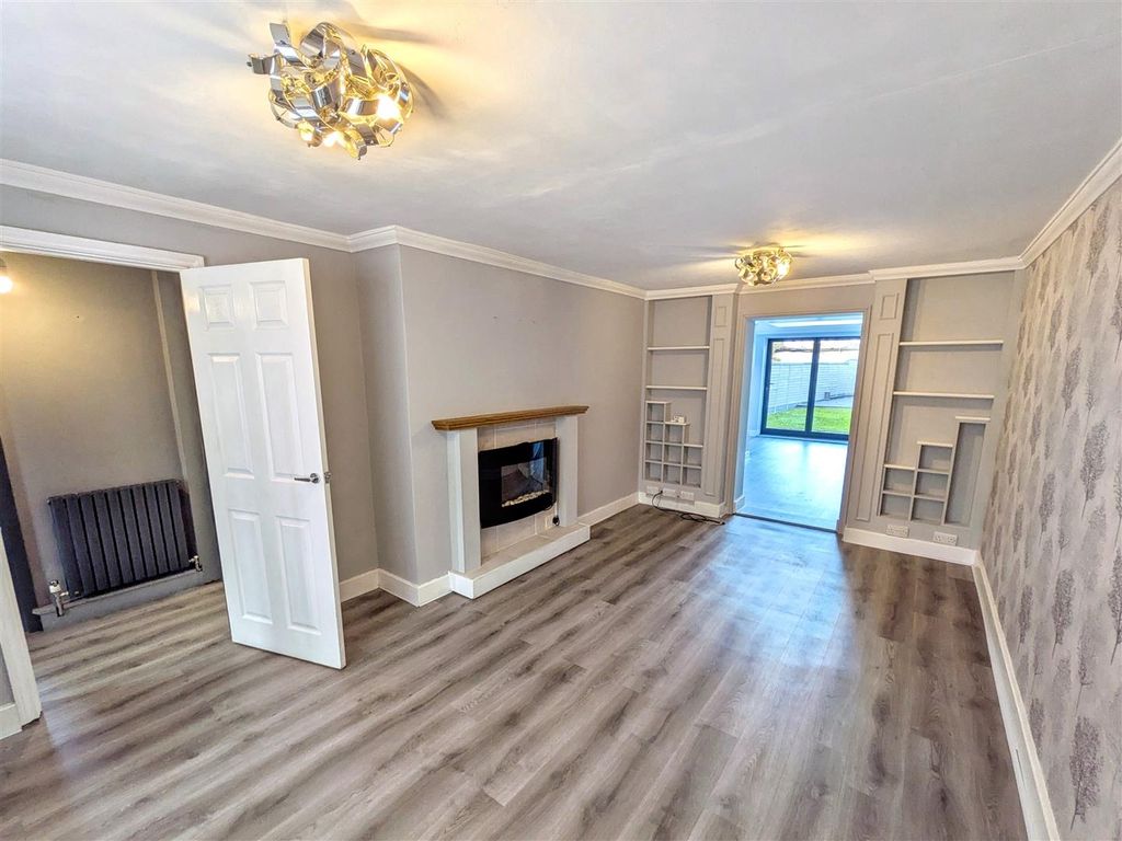 Property photo 3 of 17 Living Room