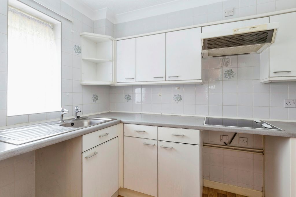 Property photo 2 of 11 Kitchen