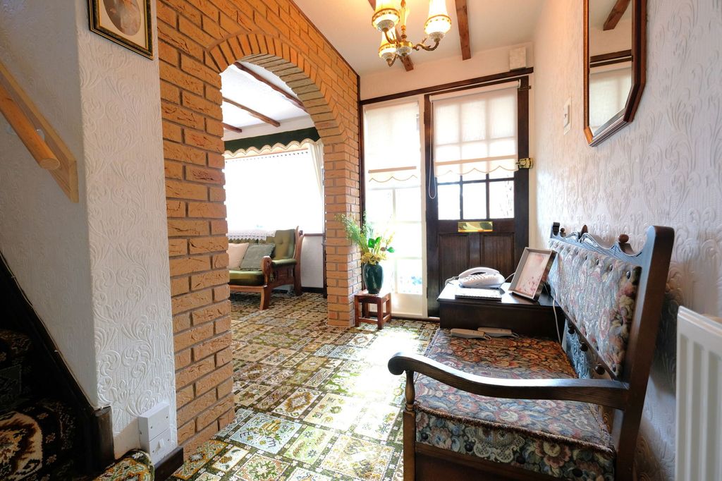 Property photo 2 of 17