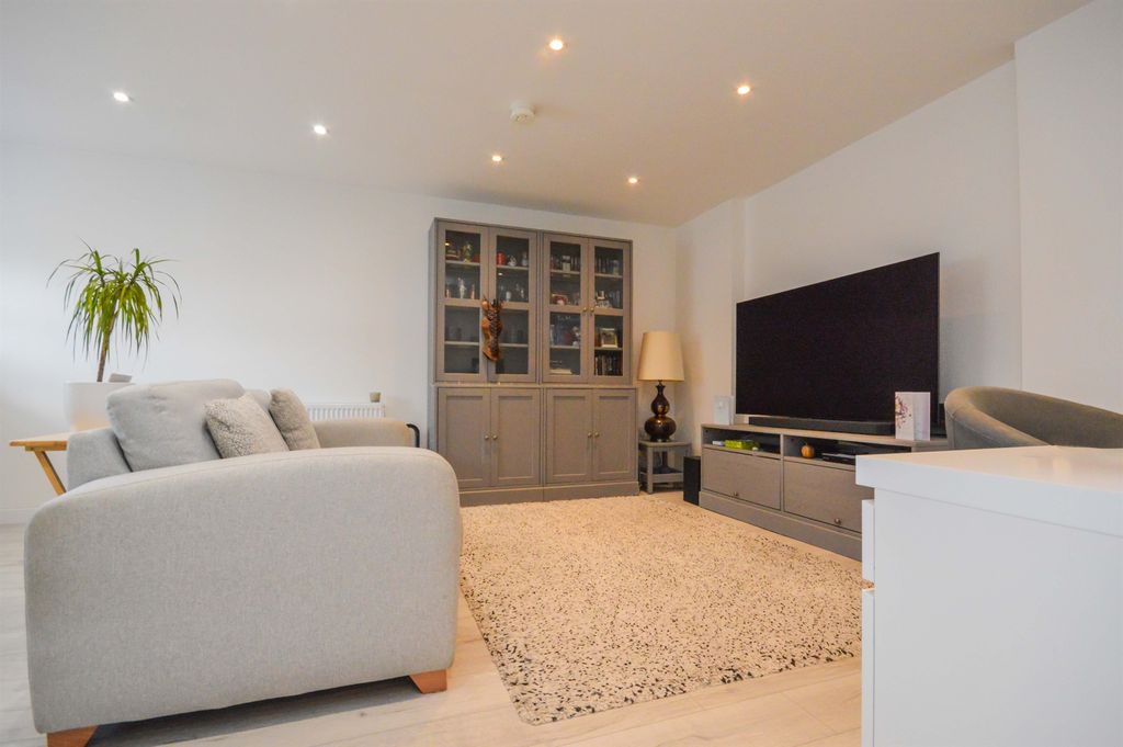 Additional image 2 of 1 bed flat for saleQueen Street, Desborough, Kettering NN14