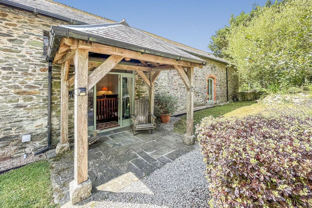 Property photo 2 of 35