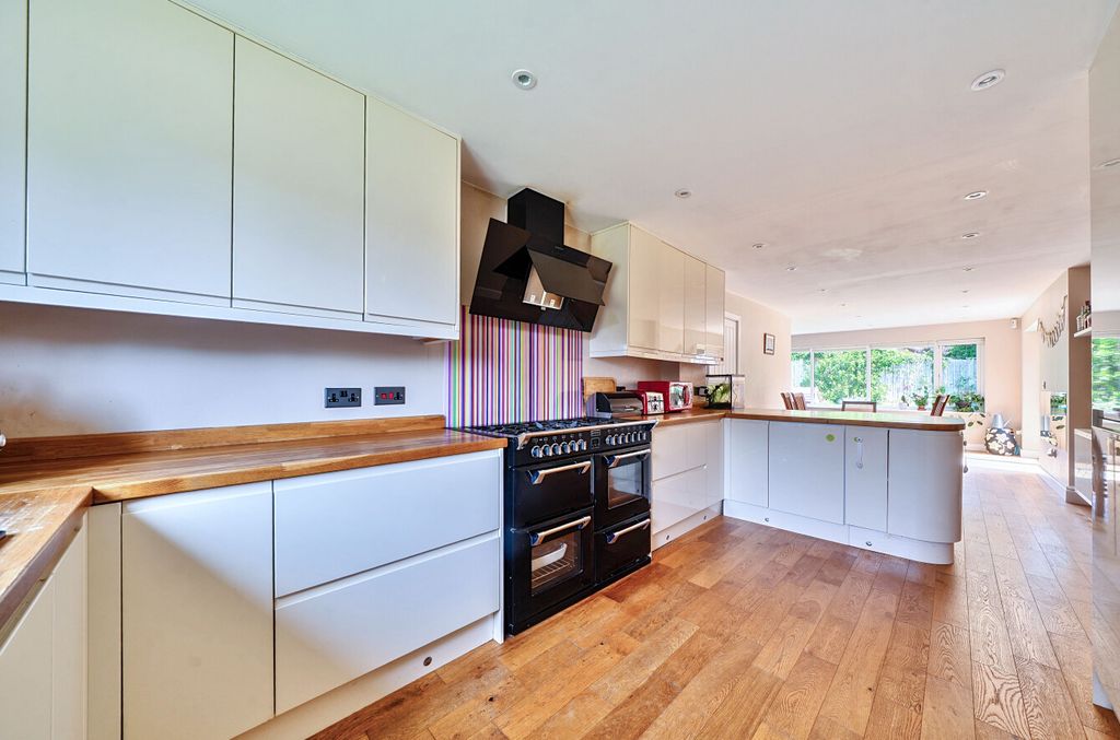 Property photo 3 of 15 1303512-14-684c21...