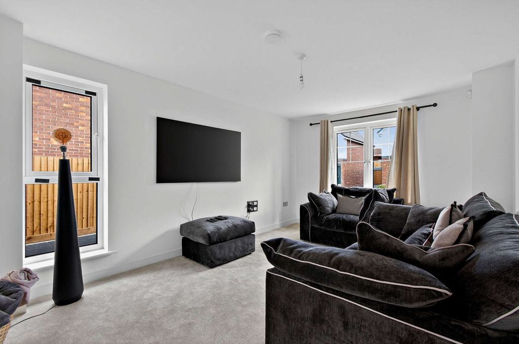 Property photo 2 of 43