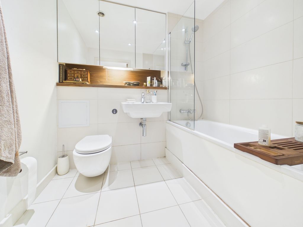 2 bed flat for saleDock Head Road, Chatham ME4 photo 5