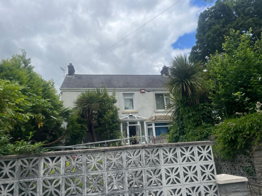 Property photo 2 of 22