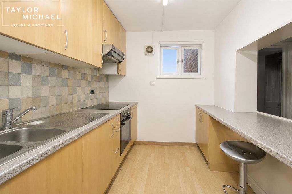 Property photo 2 of 12 Kitchen