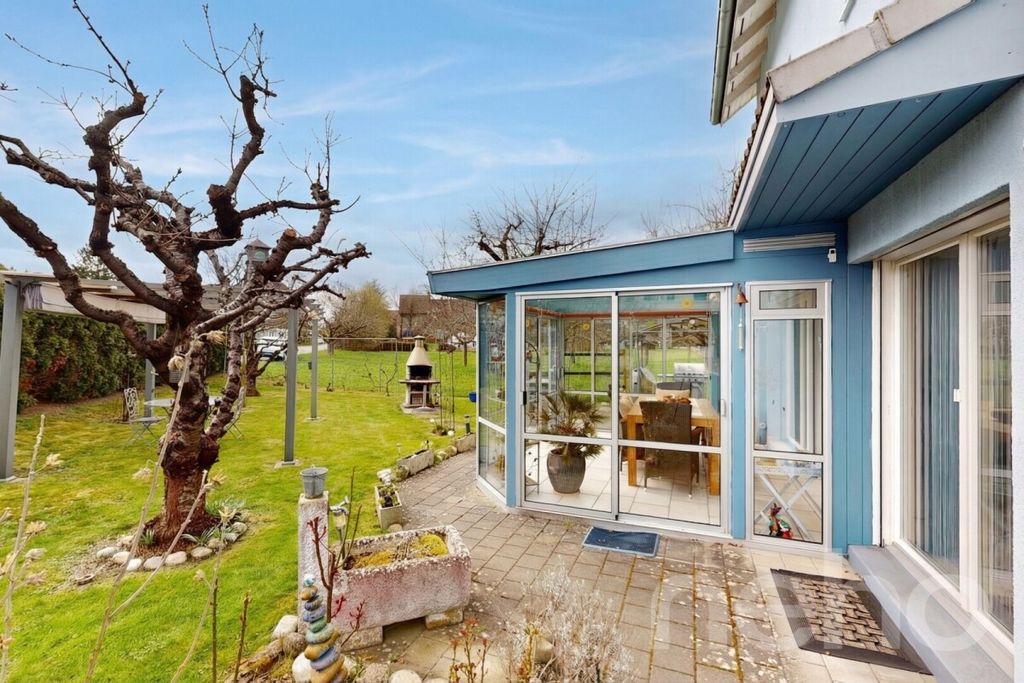 Property photo 2 of 12