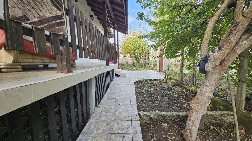 Property photo 3 of 43