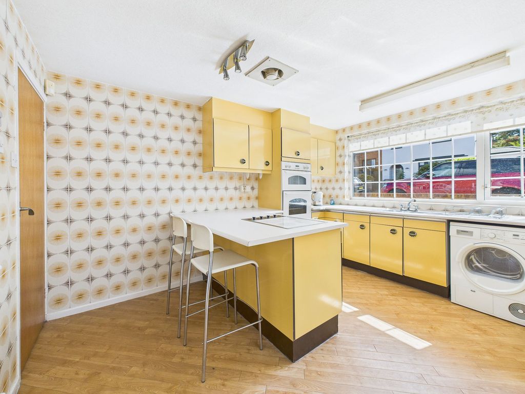 Property photo 3 of 26 Breakfast-Kitchen