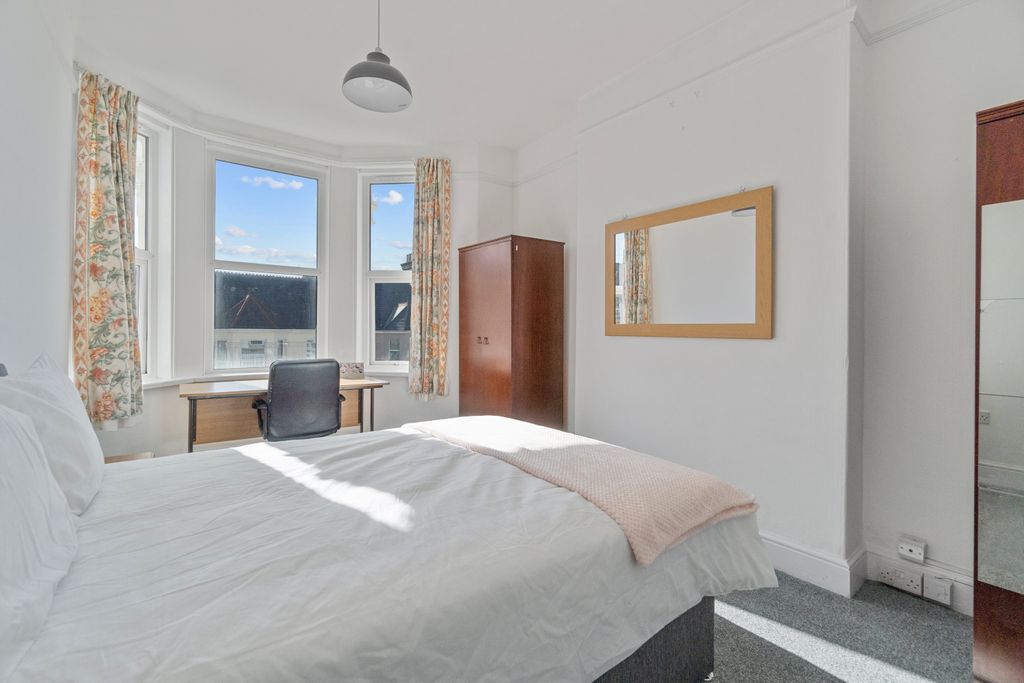 Property photo 2 of 7 0017
