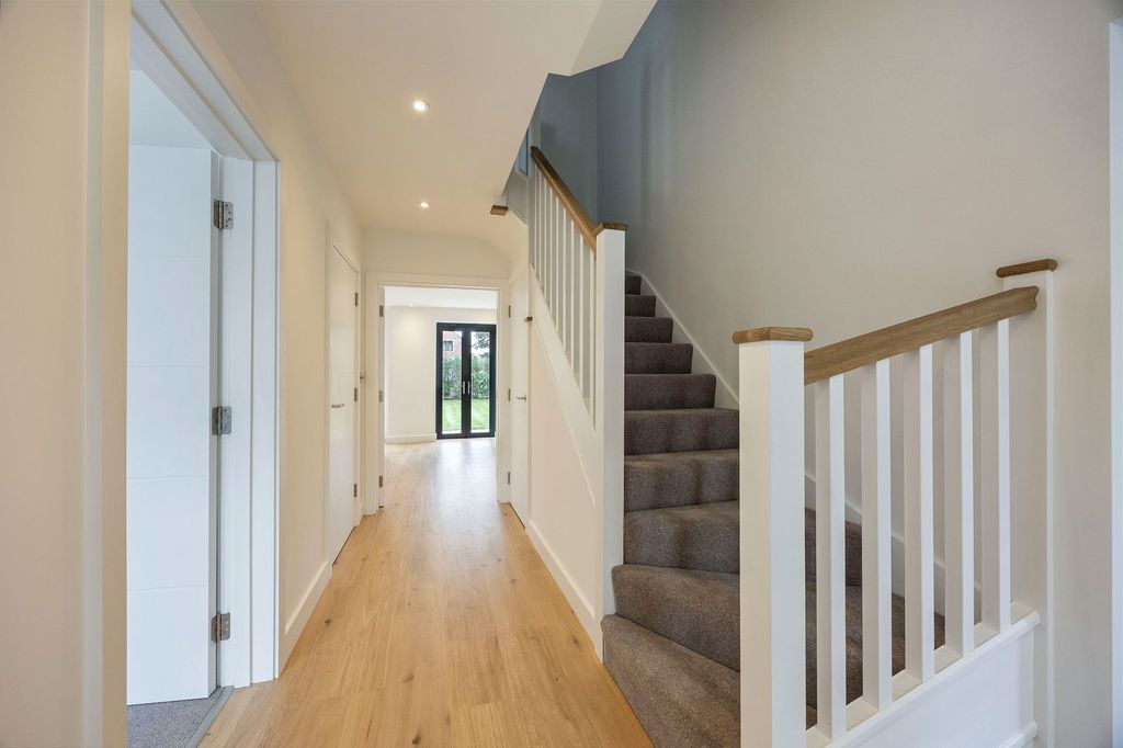 Property photo 3 of 34