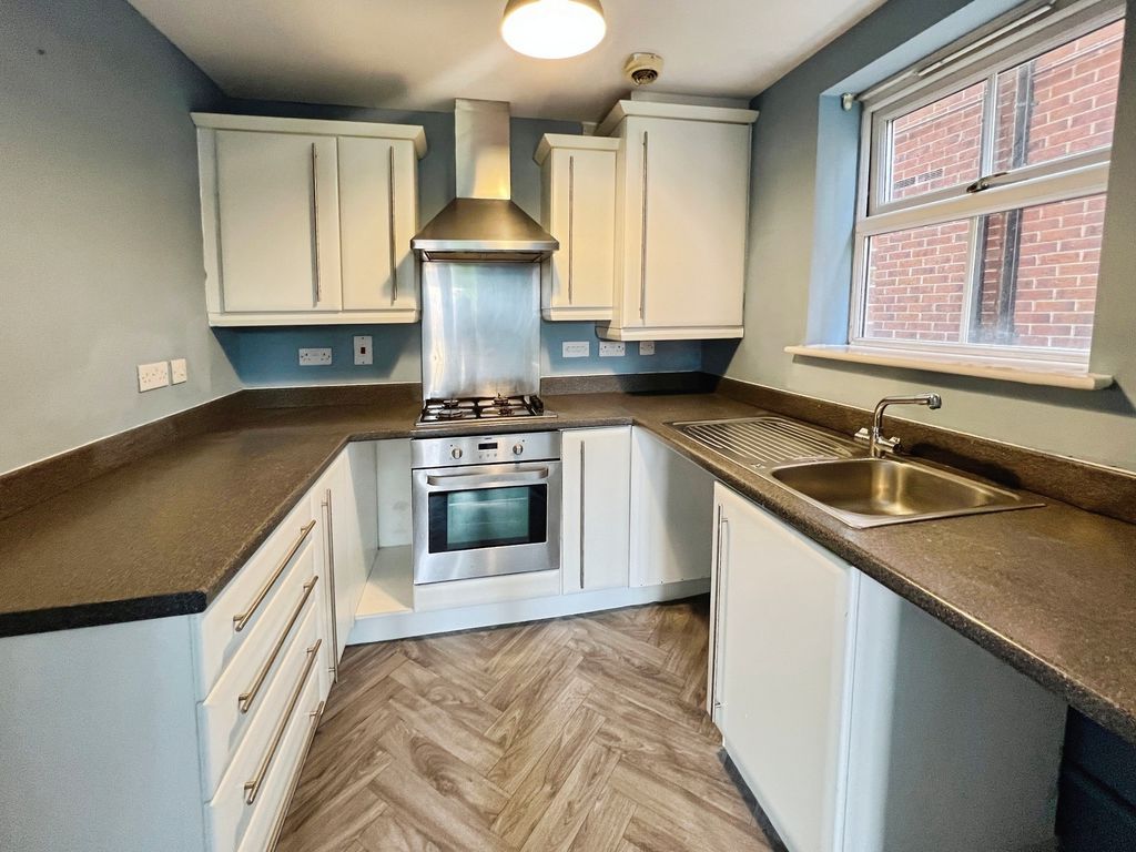 Property photo 3 of 10 Kitchen