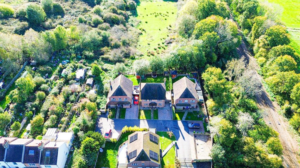 Property photo 2 of 33