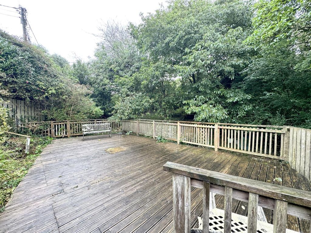 Property photo 2 of 17 Decking