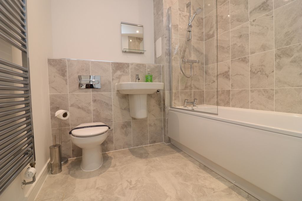 Property photo 3 of 15 Bathroom