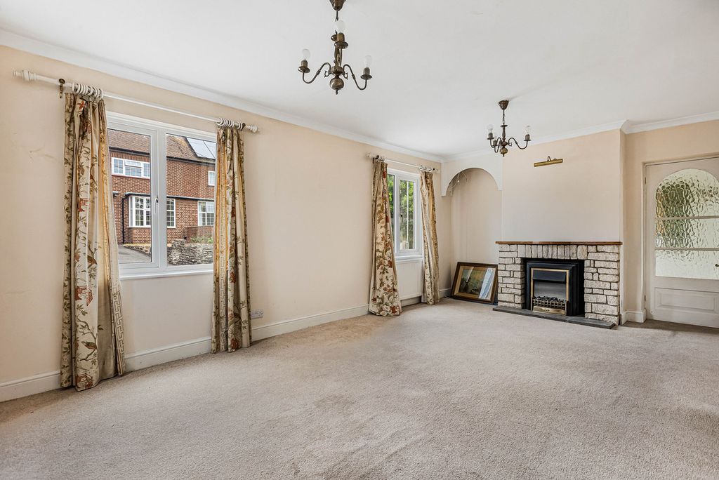 Property photo 2 of 31
