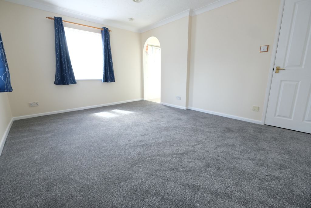 Property photo 3 of 12 Studio Room