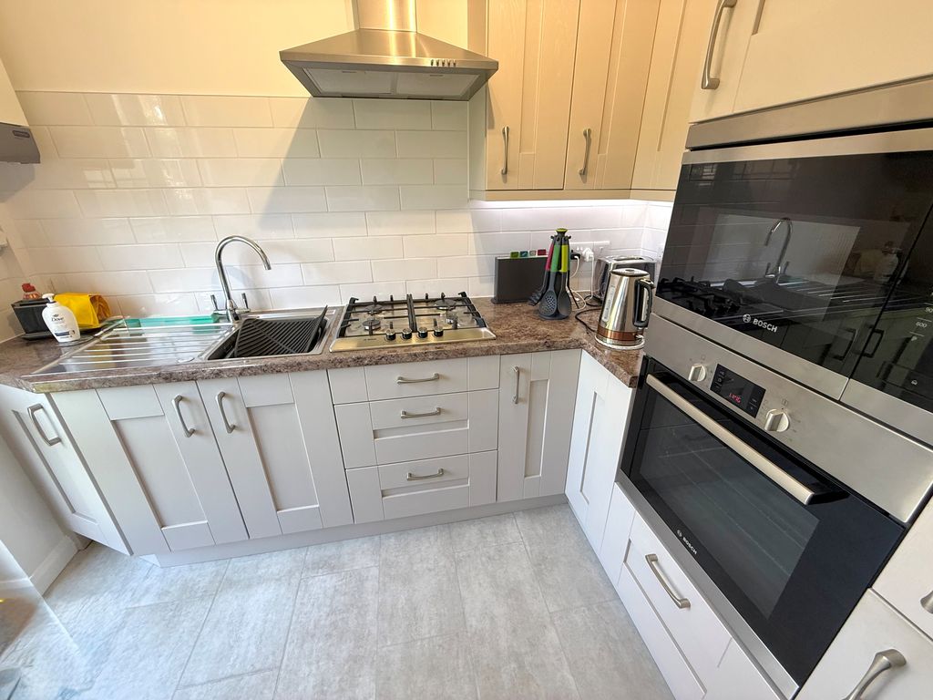 Property photo 3 of 19 44 Davits Drive Kitchen1