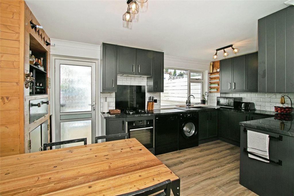 Property photo 2 of 12 Kitchen Diner