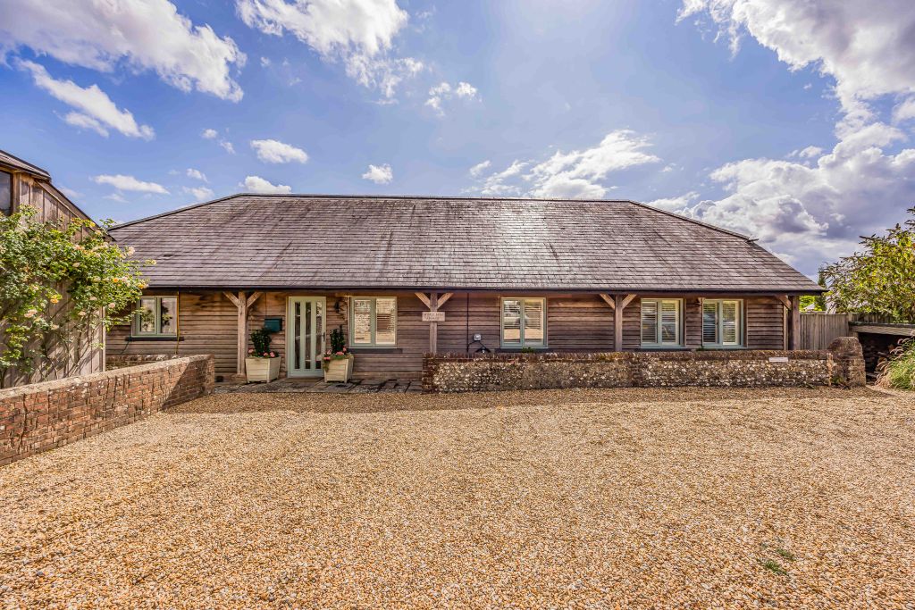 Property photo 1 of 31 Myrtle Farm Granary, Blendworth Lane, Horndean-Sma