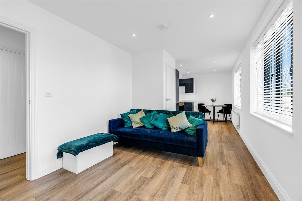 1 bed flat for saleStation Road, Epping CM16 photo 5