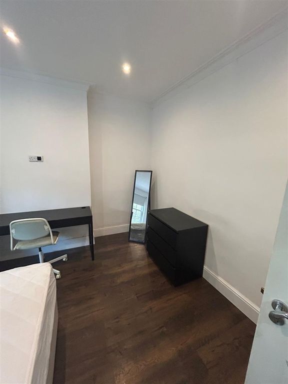 Additional image 8 of 6 bed shared accommodation to rentQueen Square, Leeds LS2