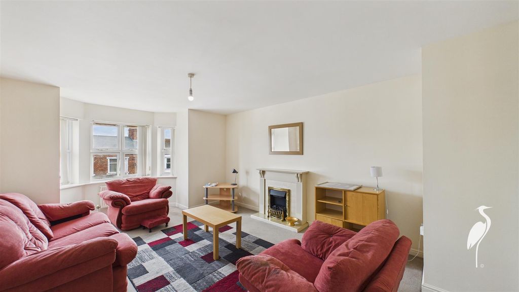 Property photo 2 of 15 Lounge