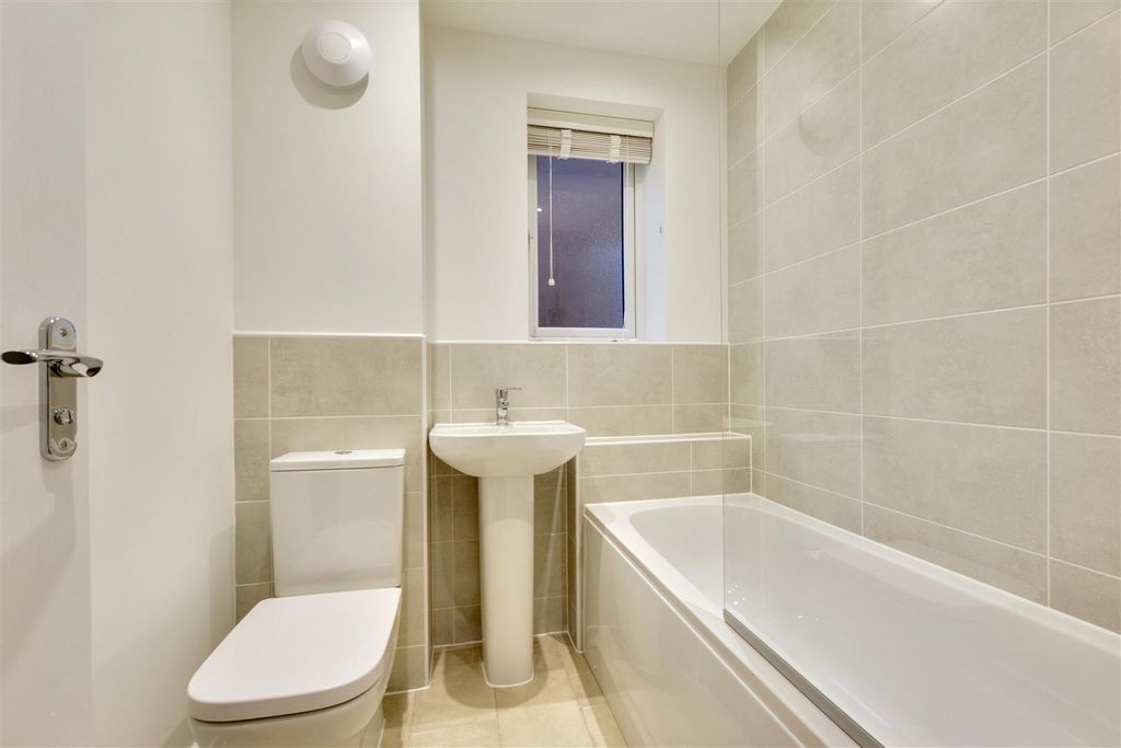 Property photo 2 of 12 10. Bathroom_2.Jpg