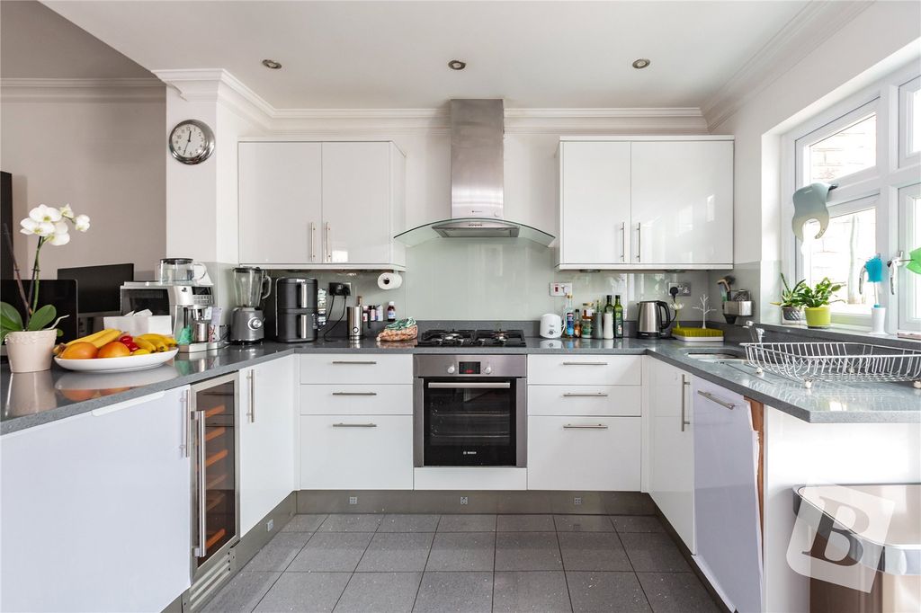 Property photo 2 of 16 Kitchen