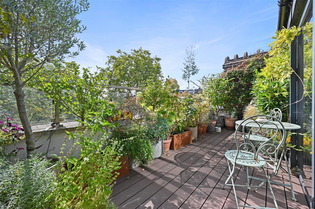 Property photo 3 of 15 Sinclair Gardens - Terrace3