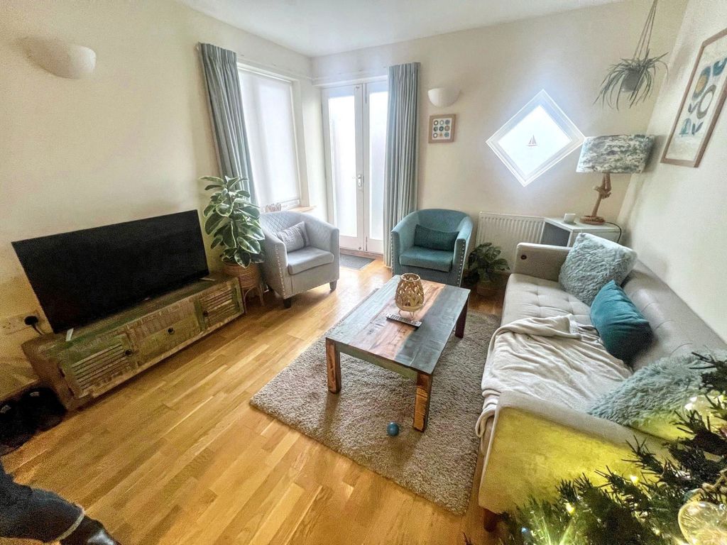 Property photo 2 of 6