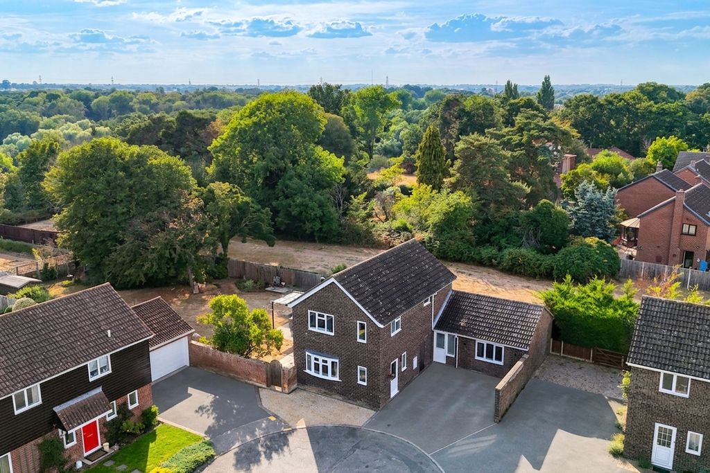 Property photo 1 of 32