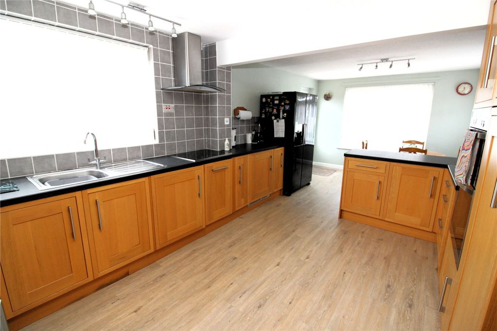 Property photo 2 of 19 Picture No. 16