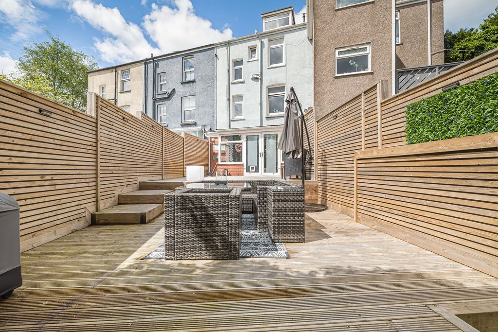 Property photo 2 of 39