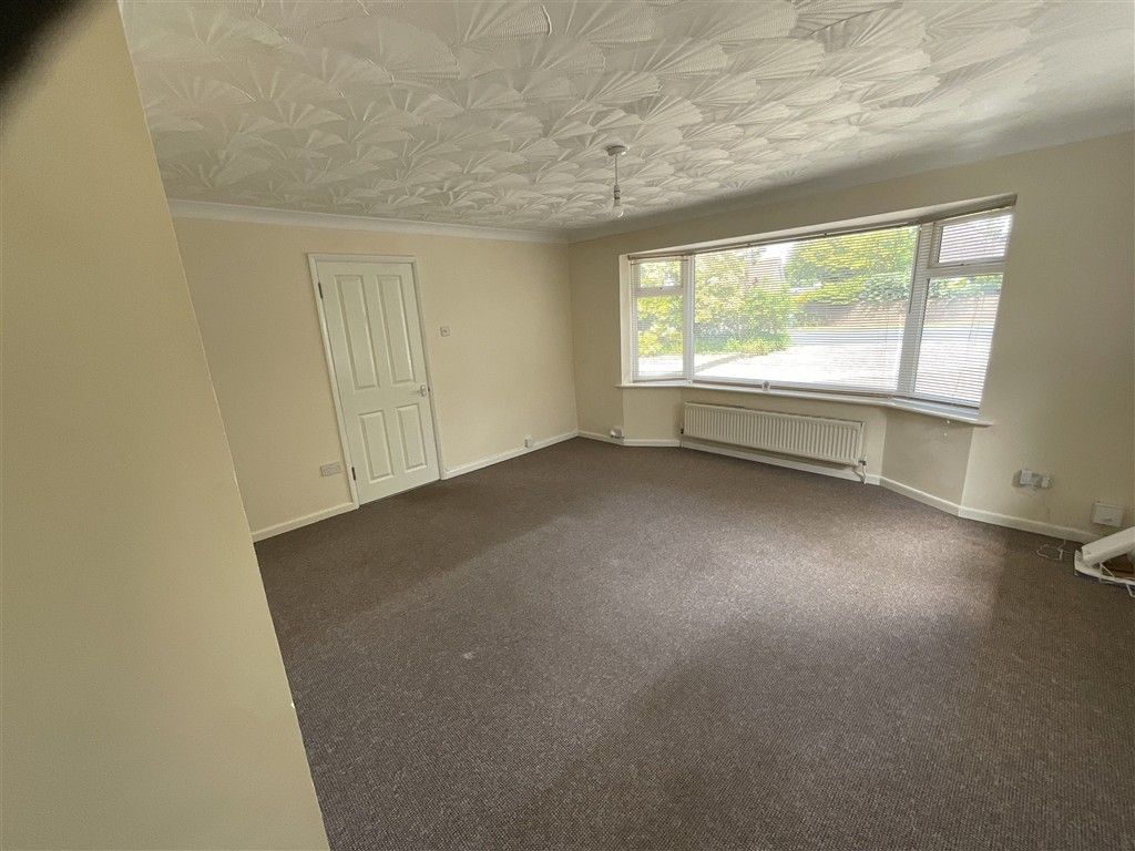 Property photo 3 of 12 Lounge