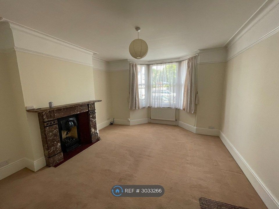 Property photo 1 of 14 Lounge
