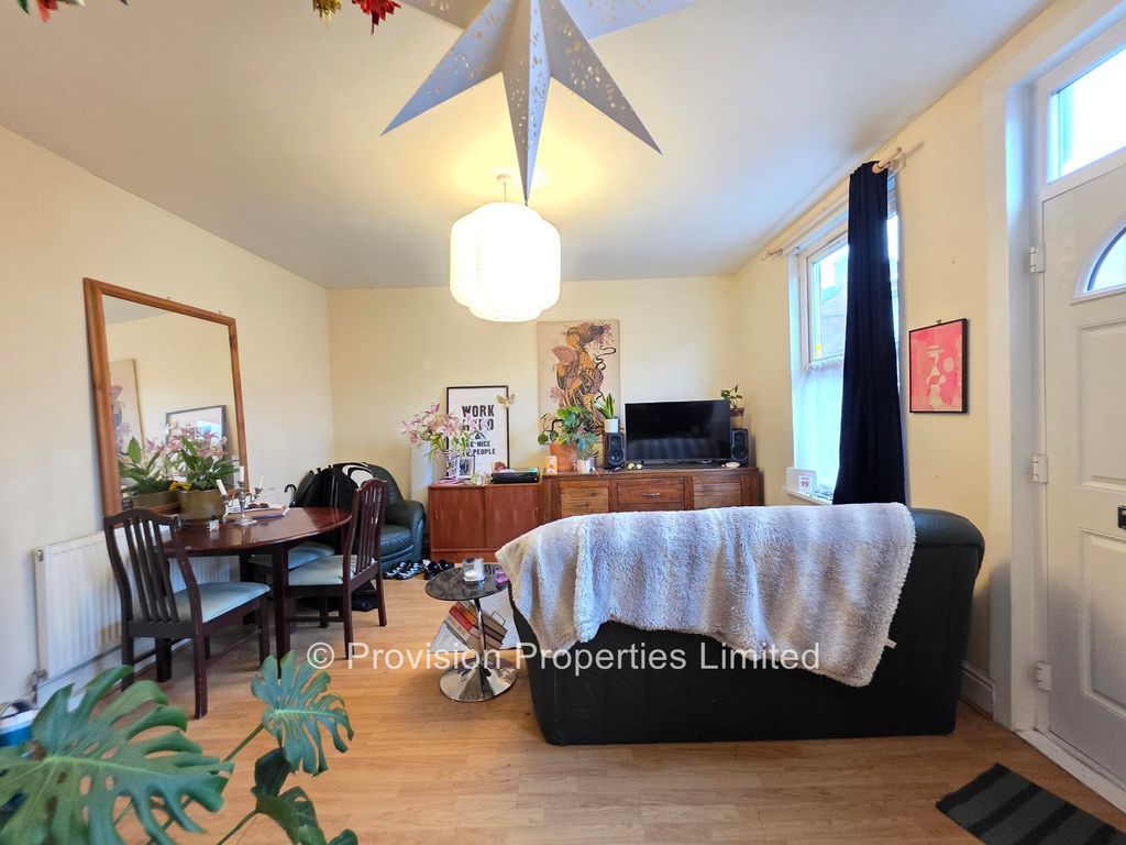 Property photo 3 of 6 Photo