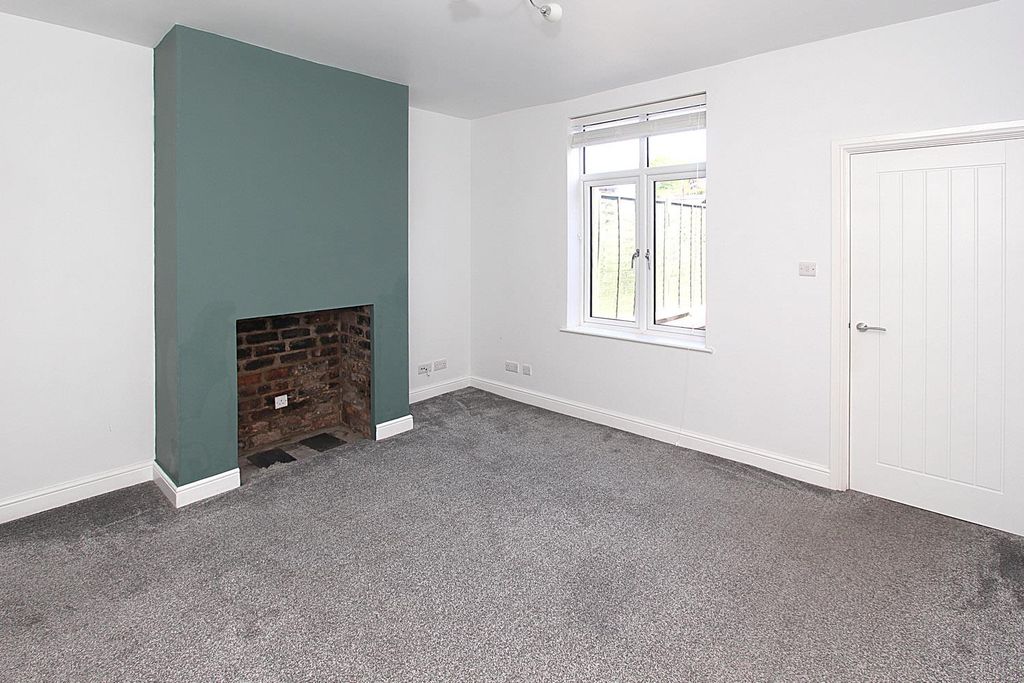 Property photo 3 of 10 Dining Room