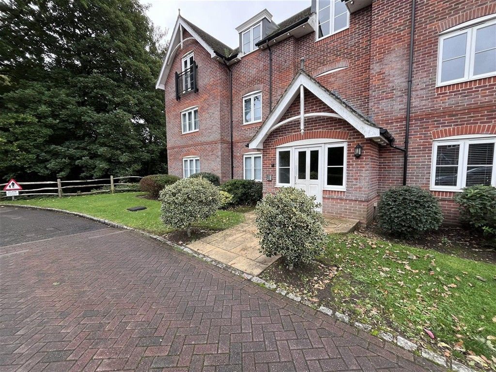 Property photo 3 of 11 Building Entrance