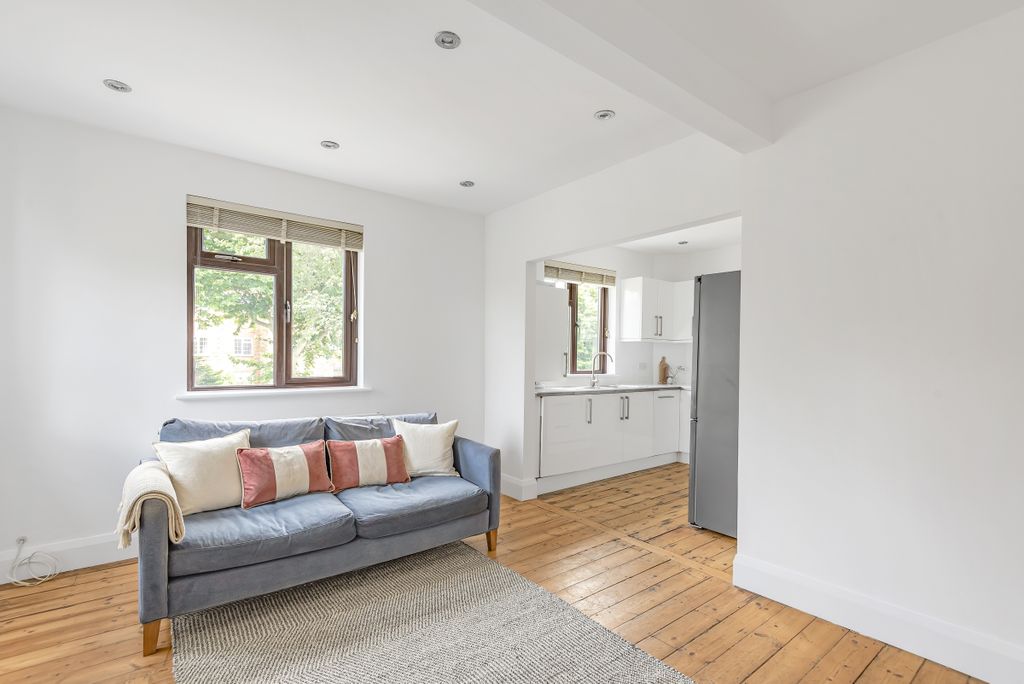 Property photo 1 of 11 621040 (2)
