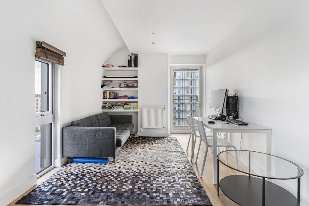 Property photo 3 of 18 Photo 6