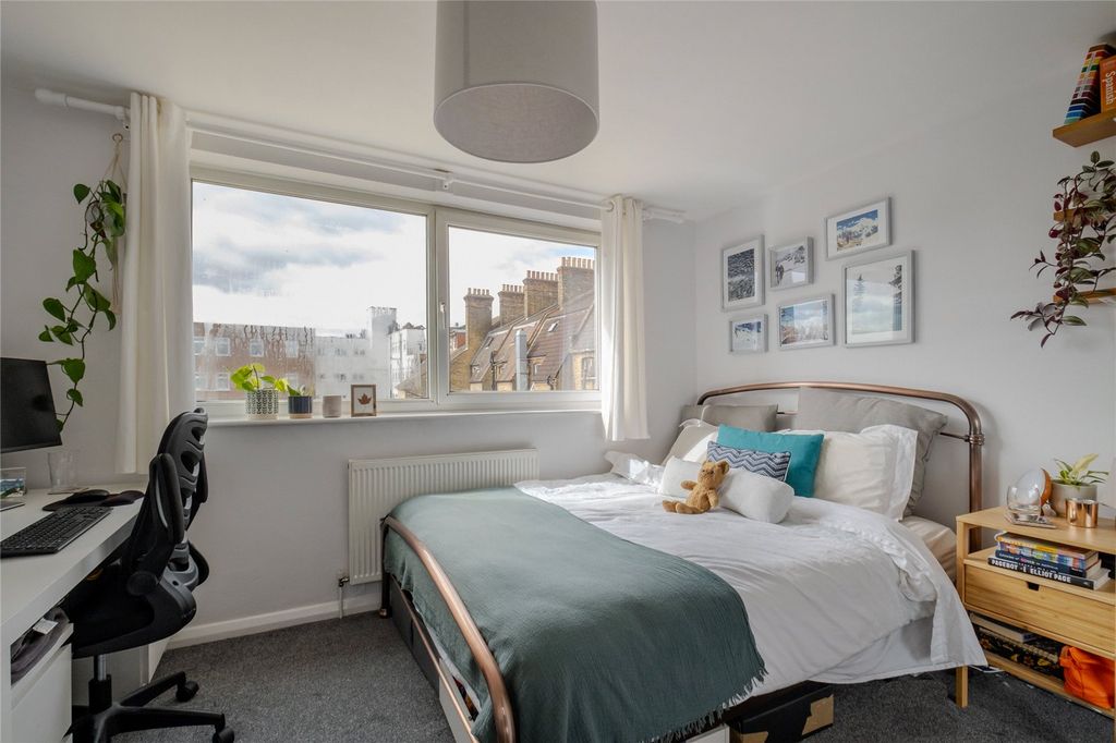 Property photo 3 of 8 Picture No. 26