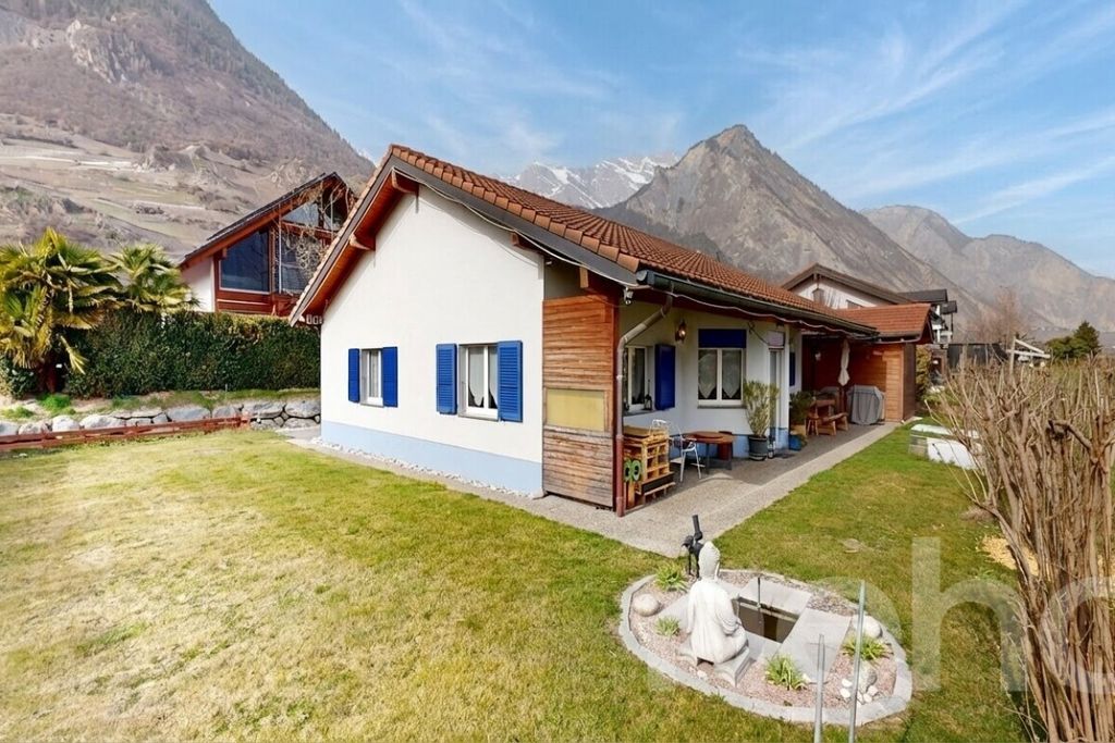 Property photo 2 of 12