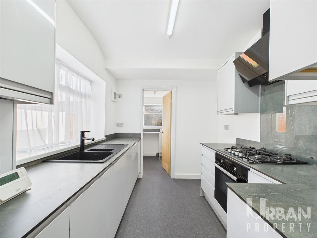 Property photo 3 of 13 Cam03038G0-Pr0136-Still010.Jpg